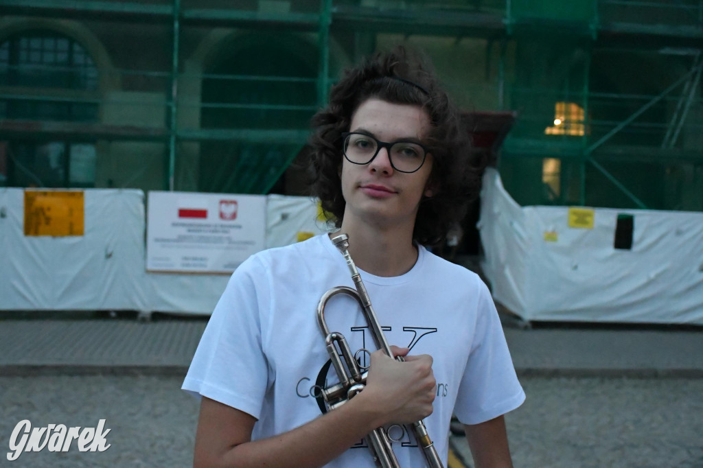 Tarnogórski rynek - muzyka na żywo i taniec pod chmurką