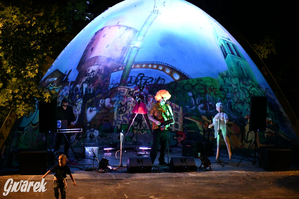 Strzybnica. Człowiek Widmo w parku Hutnika