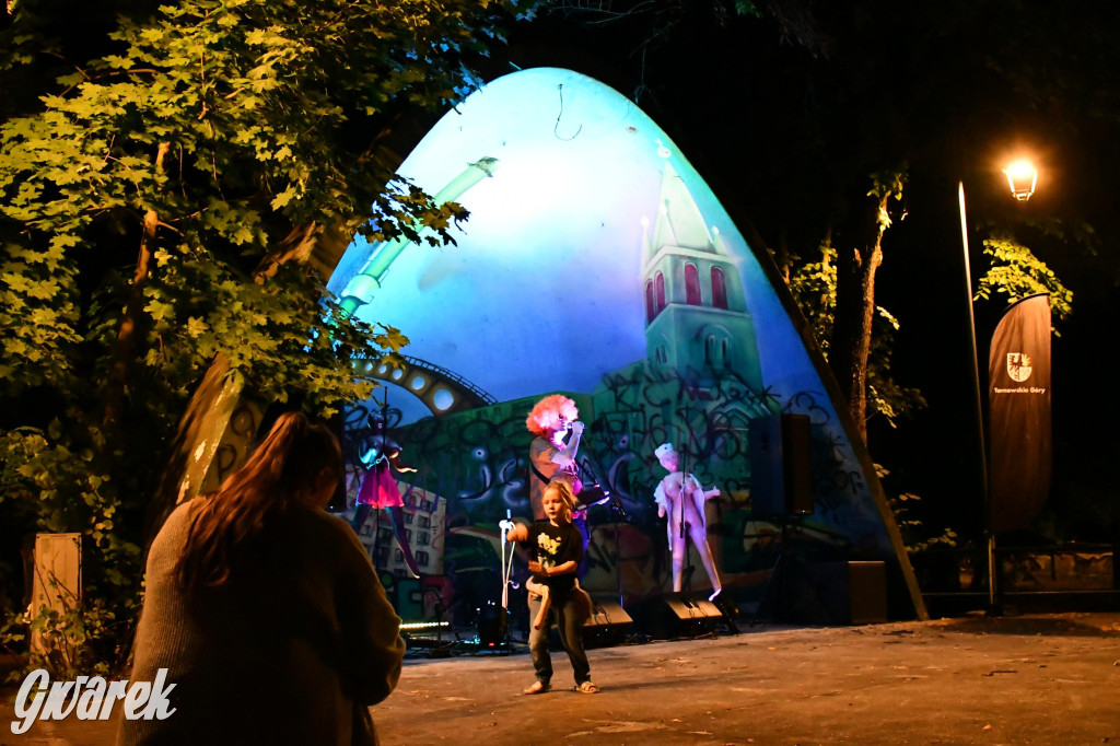 Strzybnica. Człowiek Widmo w parku Hutnika