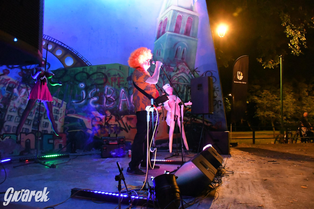 Strzybnica. Człowiek Widmo w parku Hutnika