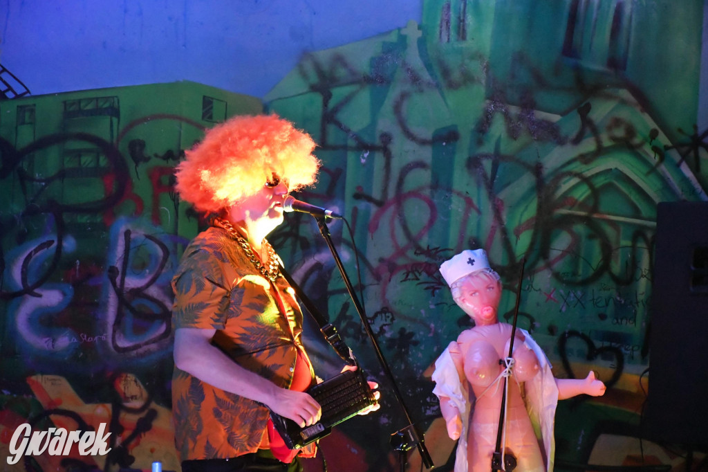 Strzybnica. Człowiek Widmo w parku Hutnika