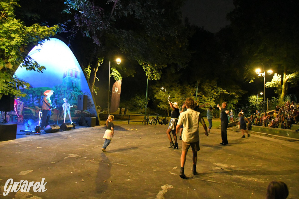 Strzybnica. Człowiek Widmo w parku Hutnika