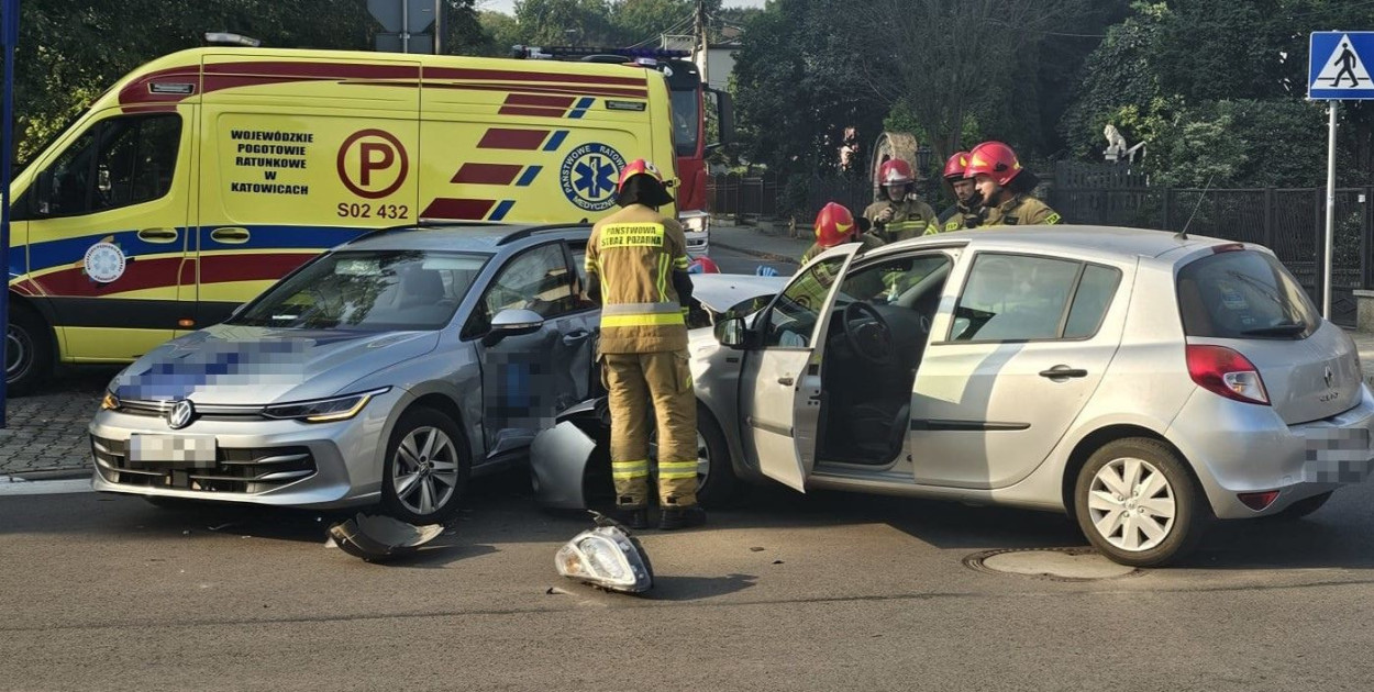 Zderzyły się samochody, w jednym z nich małe dzieci