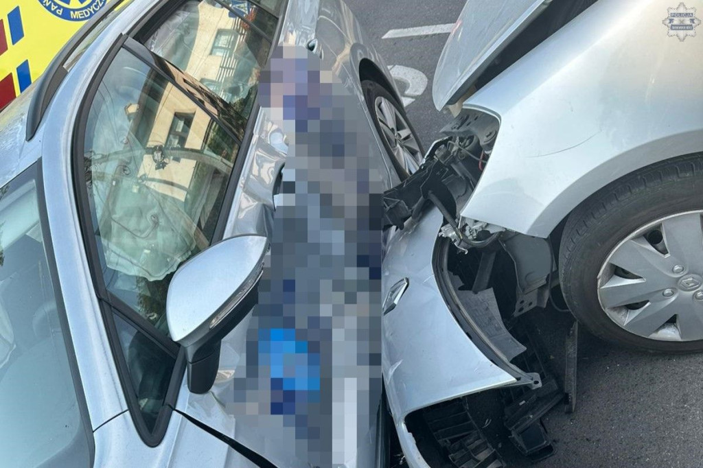 Zderzyły się samochody, w jednym z nich małe dzieci