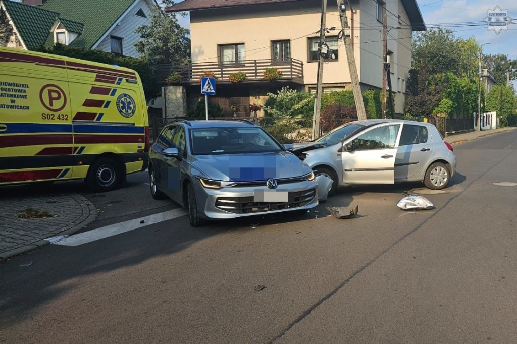Zderzyły się samochody, w jednym z nich małe dzieci