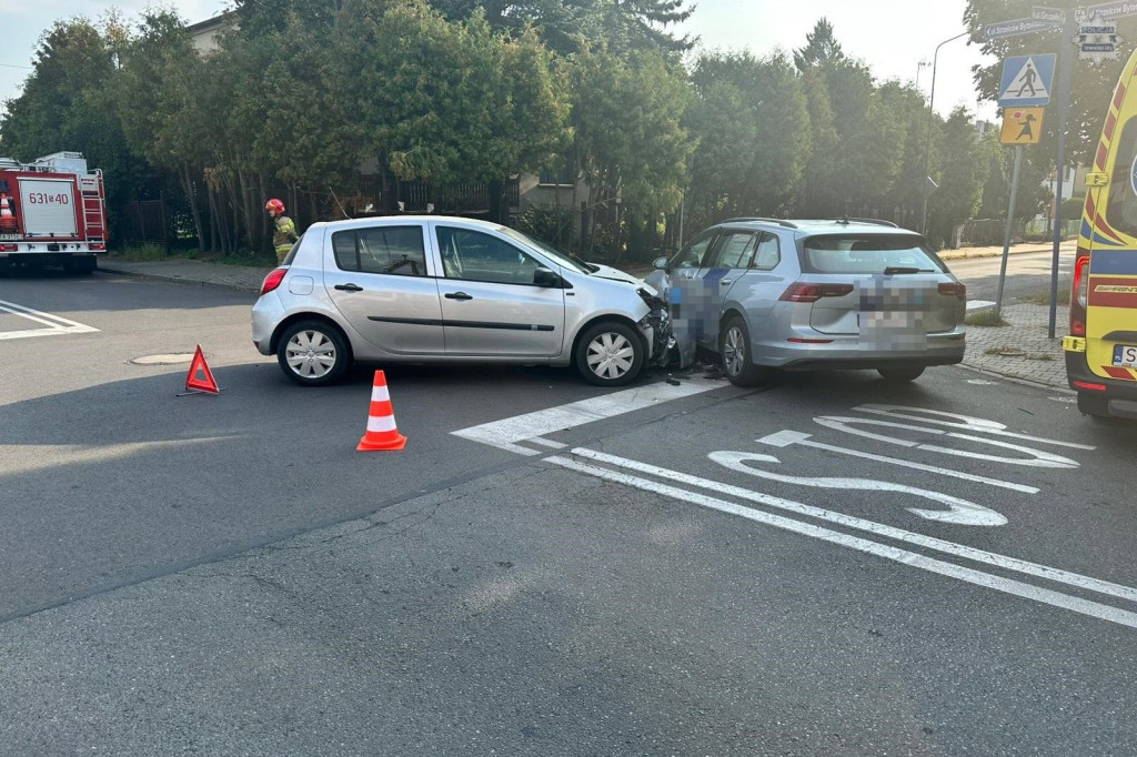 Zderzyły się samochody, w jednym z nich małe dzieci