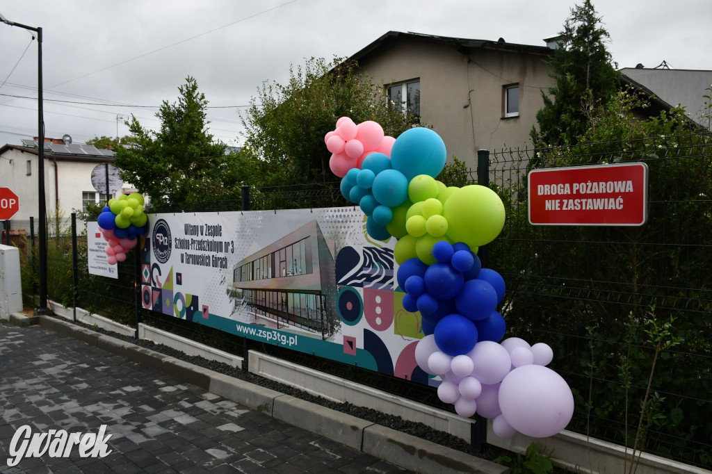 Repty Śląskie. Szkoła po przebudowie. Jak śląski dom