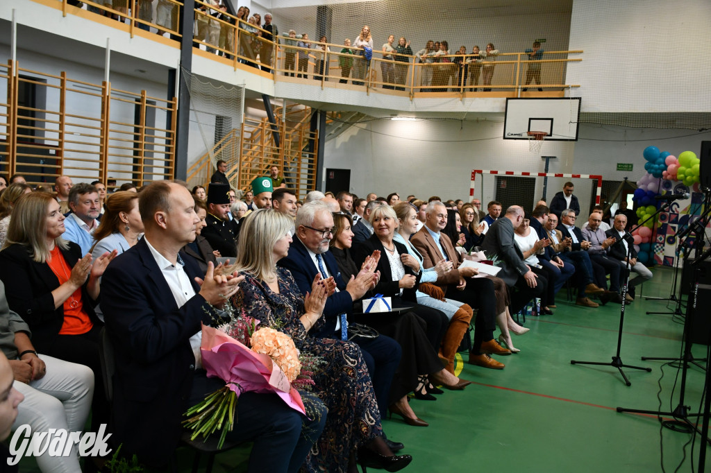 Repty Śląskie. Szkoła po przebudowie. Jak śląski dom