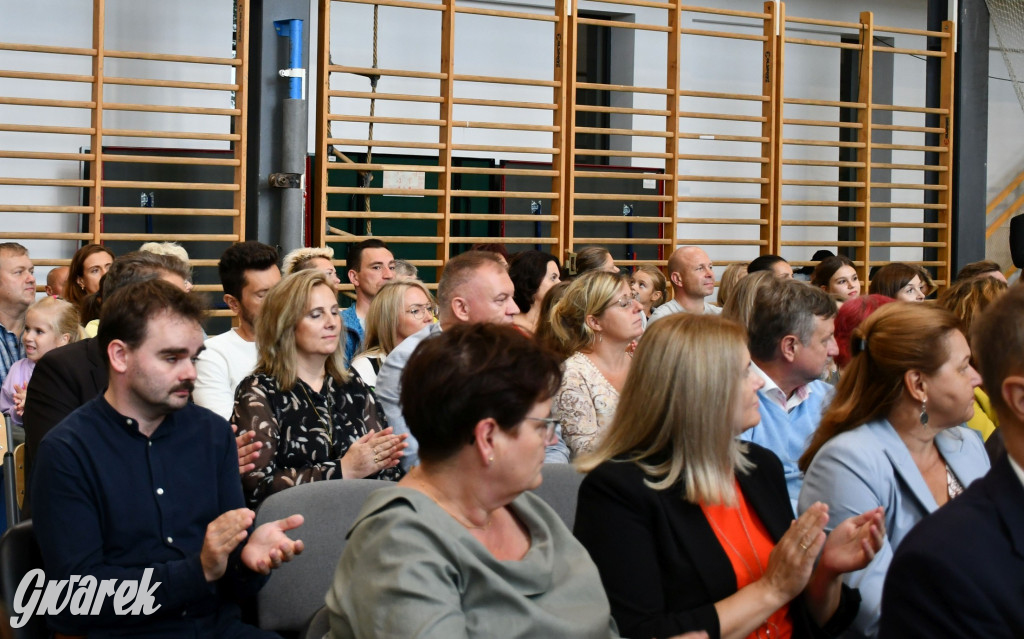 Repty Śląskie. Szkoła po przebudowie. Jak śląski dom