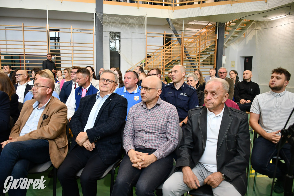 Repty Śląskie. Szkoła po przebudowie. Jak śląski dom