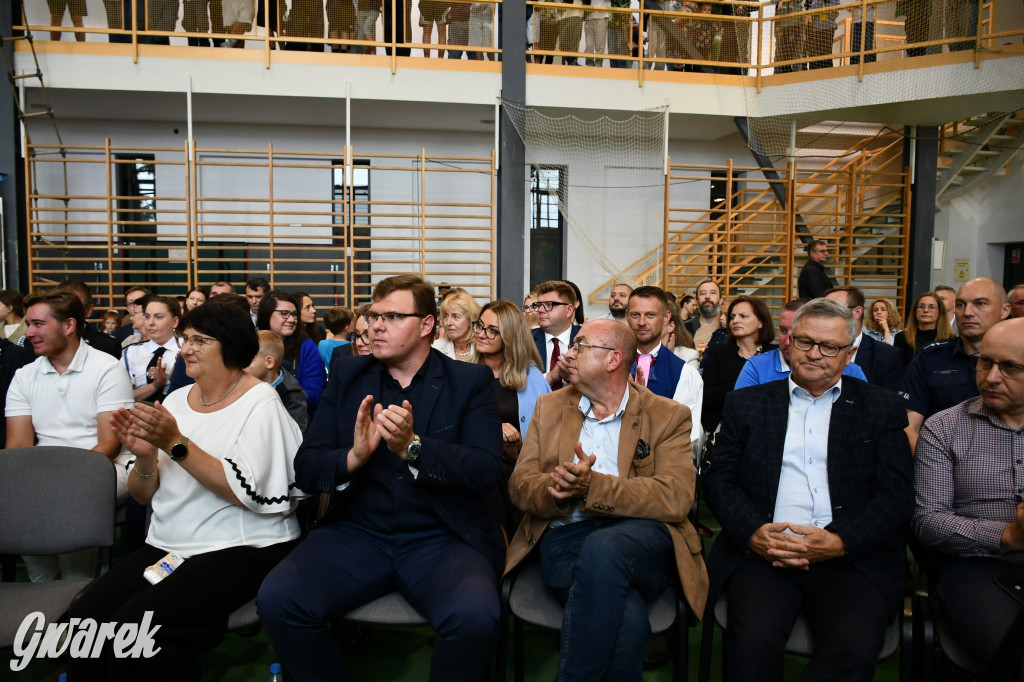 Repty Śląskie. Szkoła po przebudowie. Jak śląski dom