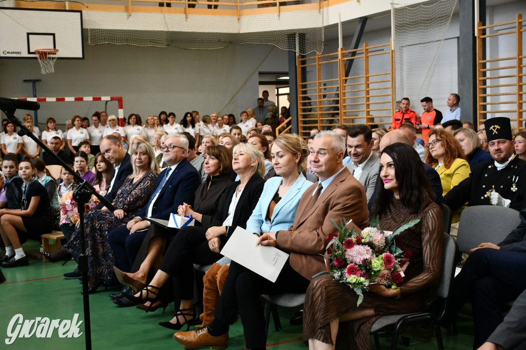 Repty Śląskie. Szkoła po przebudowie. Jak śląski dom