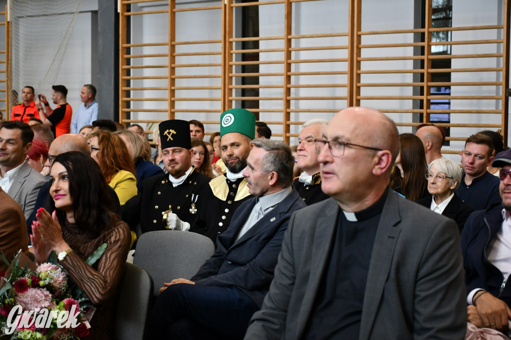 Repty Śląskie. Szkoła po przebudowie. Jak śląski dom
