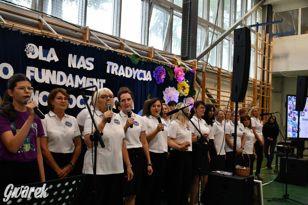 Repty Śląskie. Szkoła po przebudowie. Jak śląski dom