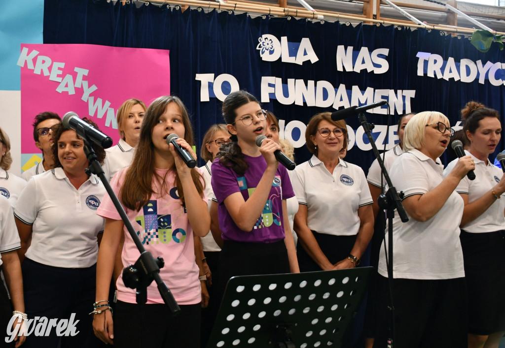 Repty Śląskie. Szkoła po przebudowie. Jak śląski dom