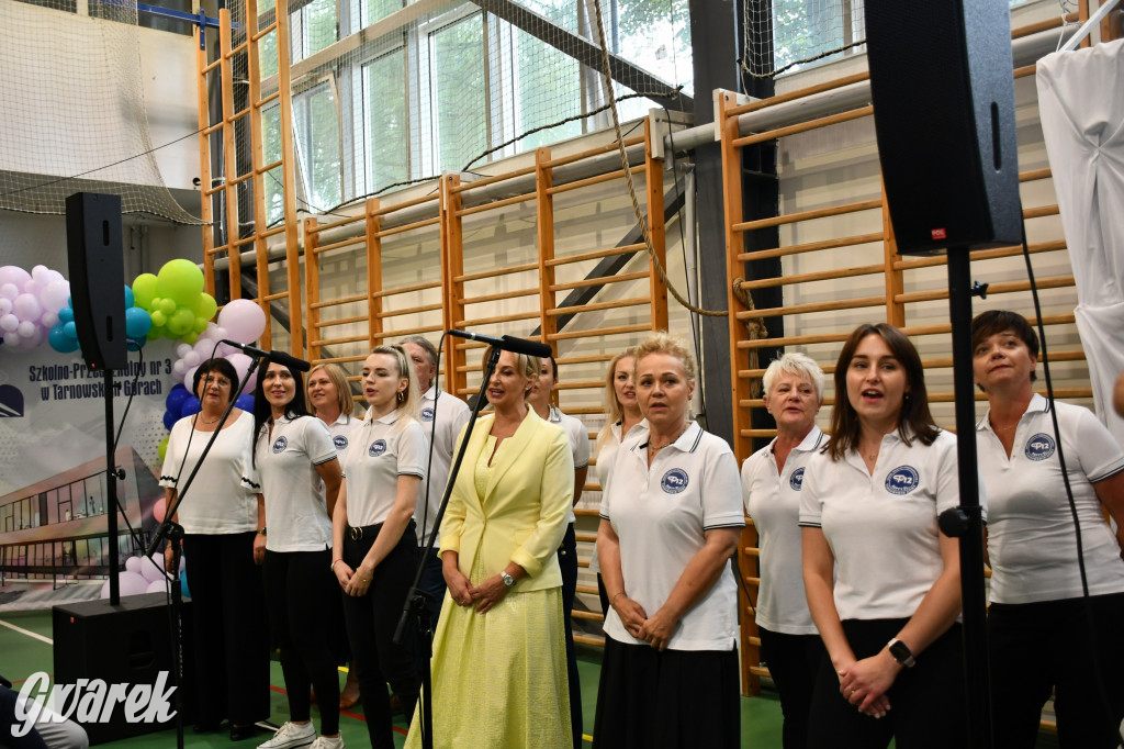 Repty Śląskie. Szkoła po przebudowie. Jak śląski dom