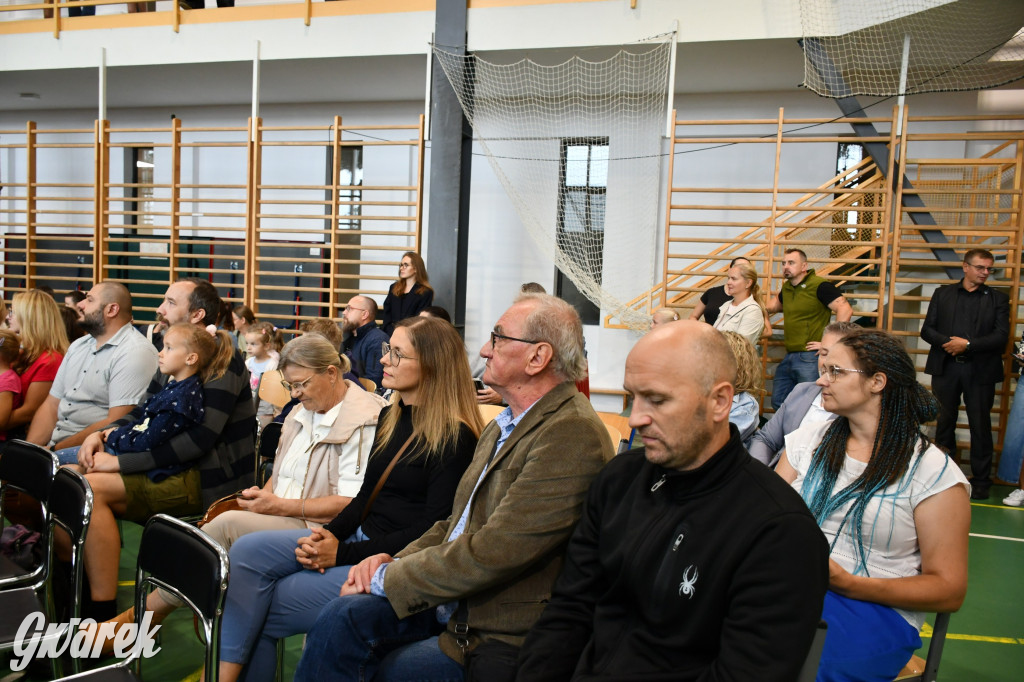 Repty Śląskie. Szkoła po przebudowie. Jak śląski dom