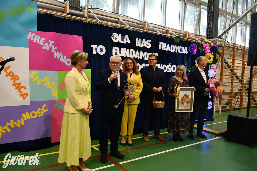 Repty Śląskie. Szkoła po przebudowie. Jak śląski dom