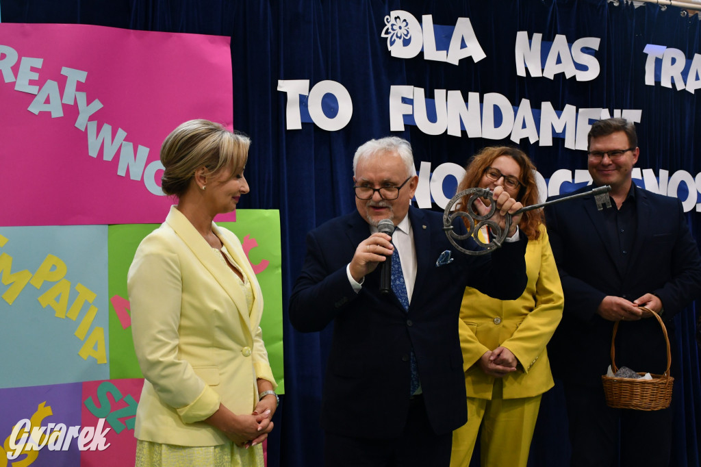 Repty Śląskie. Szkoła po przebudowie. Jak śląski dom