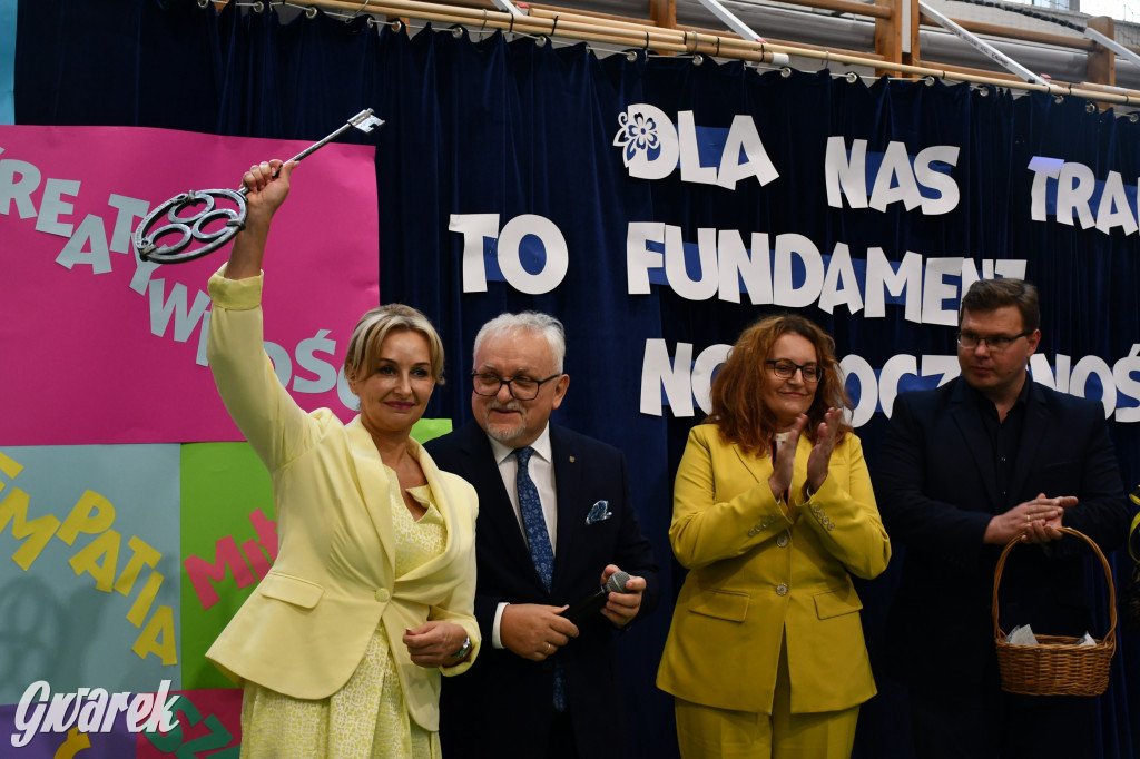 Repty Śląskie. Szkoła po przebudowie. Jak śląski dom