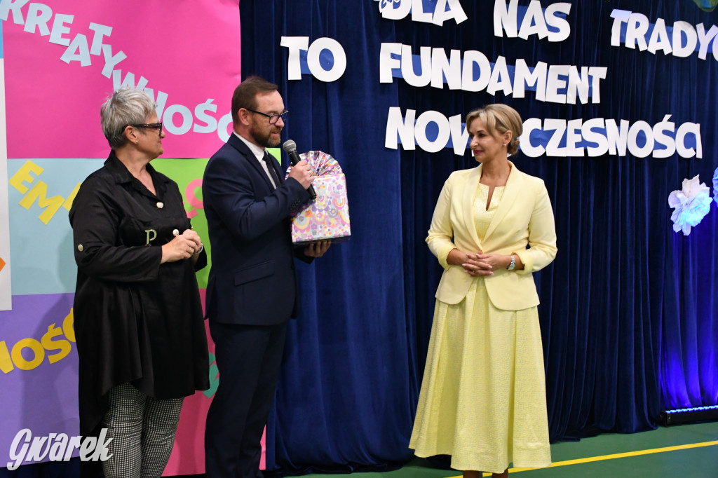 Repty Śląskie. Szkoła po przebudowie. Jak śląski dom