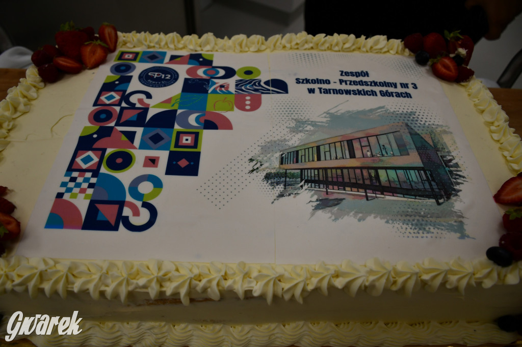 Repty Śląskie. Szkoła po przebudowie. Jak śląski dom