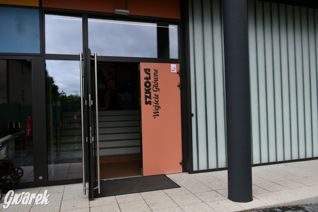 Repty Śląskie. Szkoła po przebudowie. Jak śląski dom