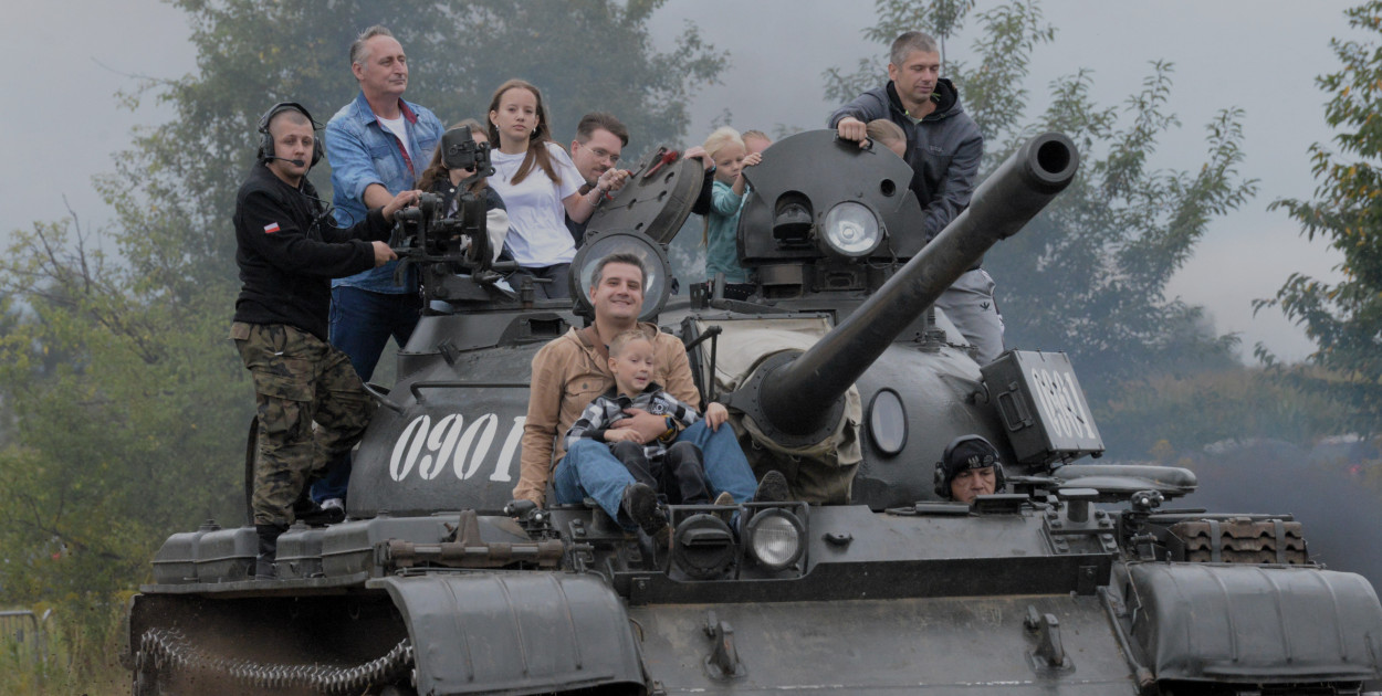 Tarnogórski Piknik Militarny z czołgiem Twardy