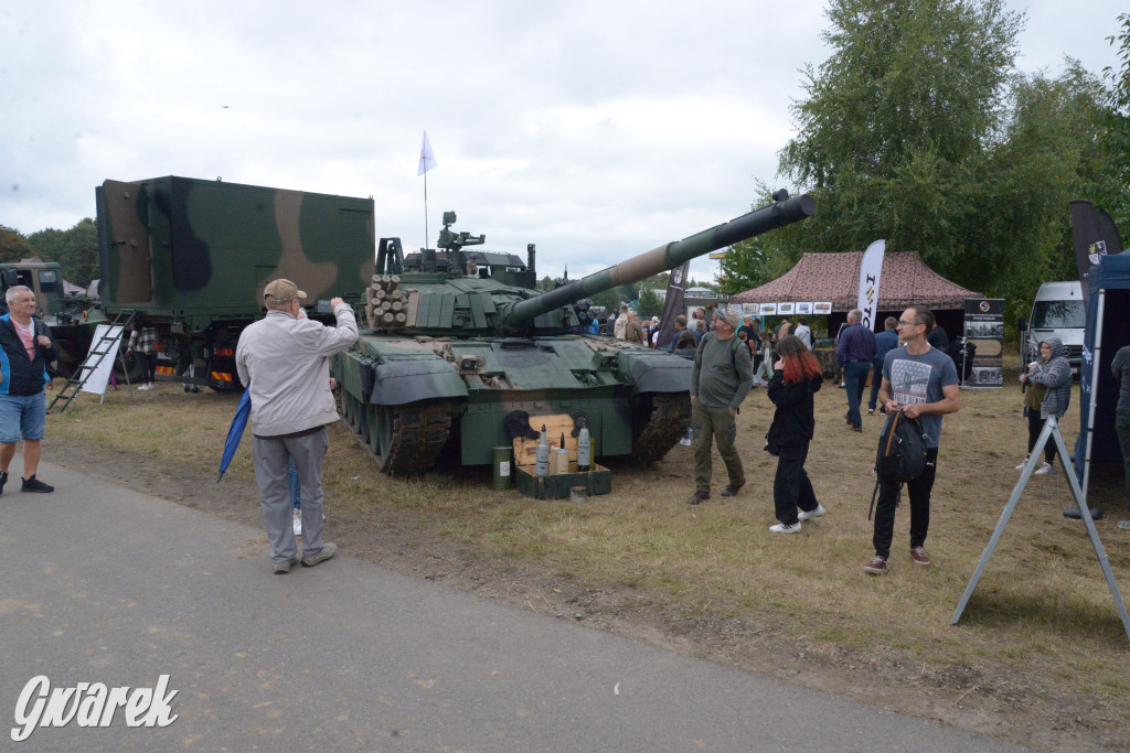 Tarnogórski Piknik Militarny z czołgiem Twardy