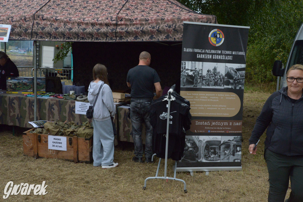 Tarnogórski Piknik Militarny z czołgiem Twardy