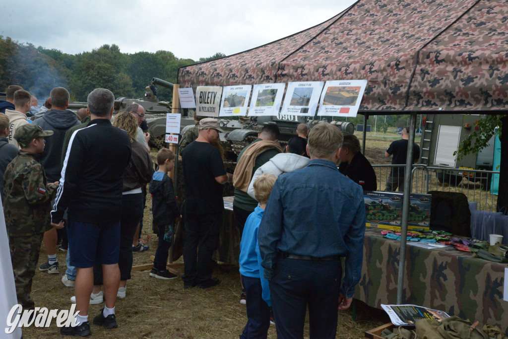 Tarnogórski Piknik Militarny z czołgiem Twardy