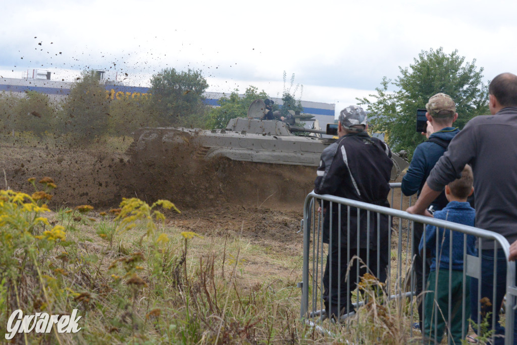 Tarnogórski Piknik Militarny z czołgiem Twardy
