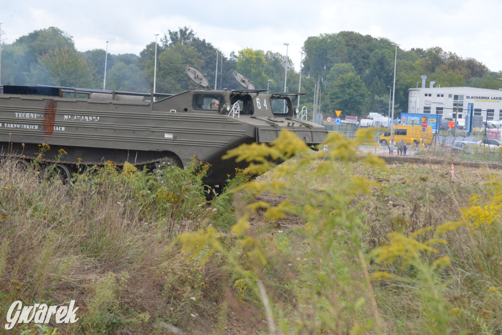 Tarnogórski Piknik Militarny z czołgiem Twardy