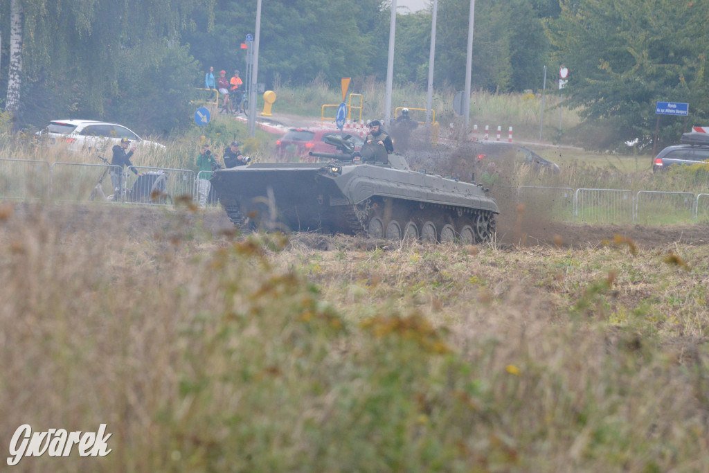 Tarnogórski Piknik Militarny z czołgiem Twardy