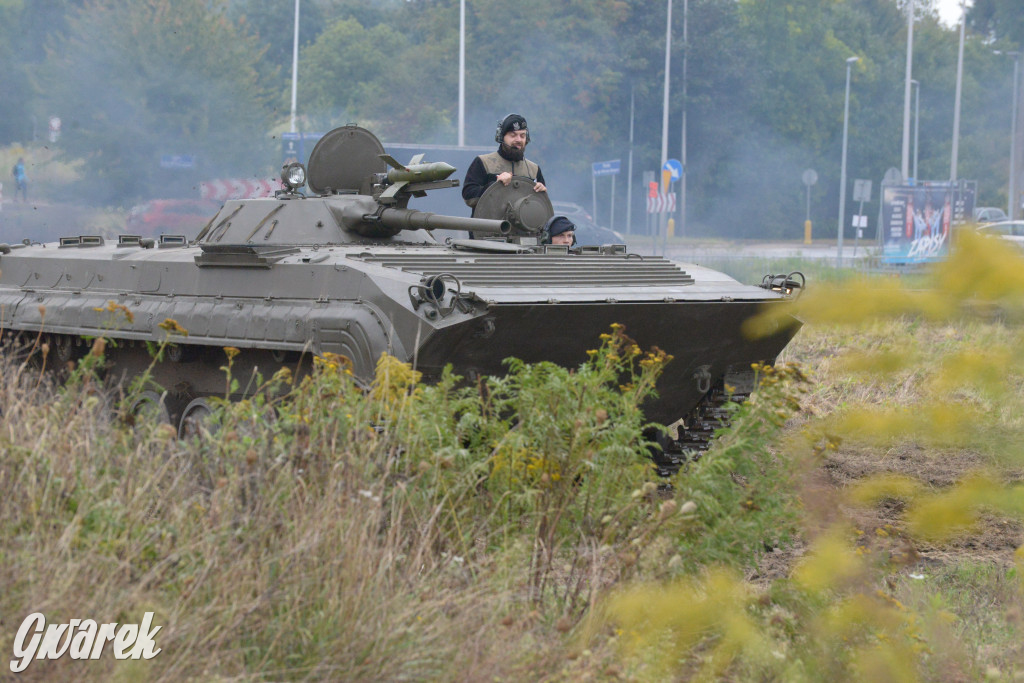 Tarnogórski Piknik Militarny z czołgiem Twardy