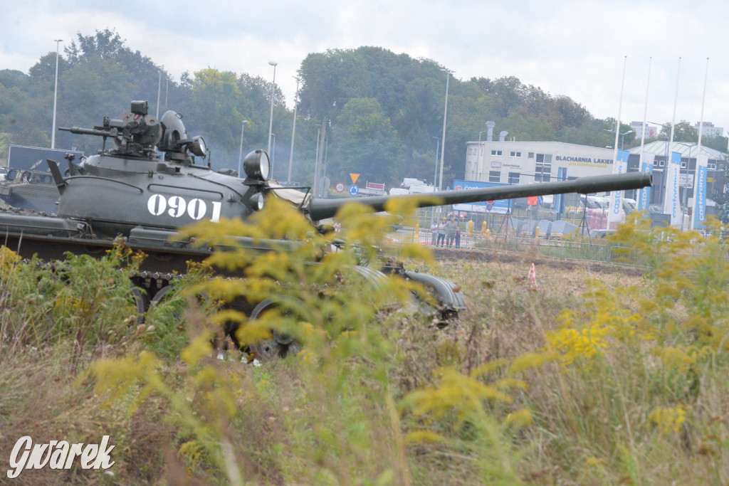 Tarnogórski Piknik Militarny z czołgiem Twardy