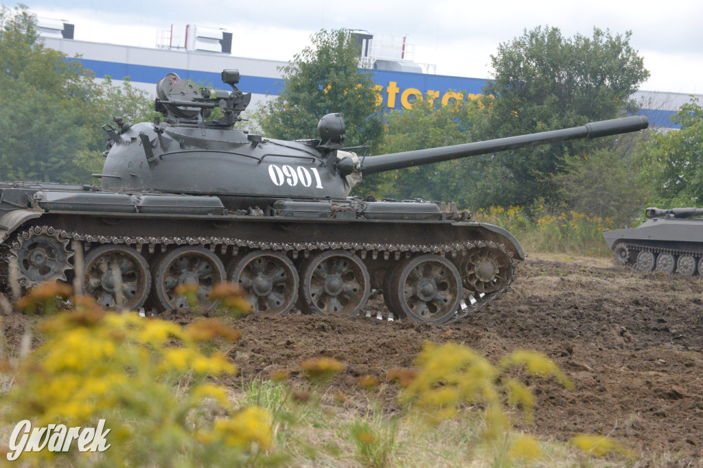 Tarnogórski Piknik Militarny z czołgiem Twardy