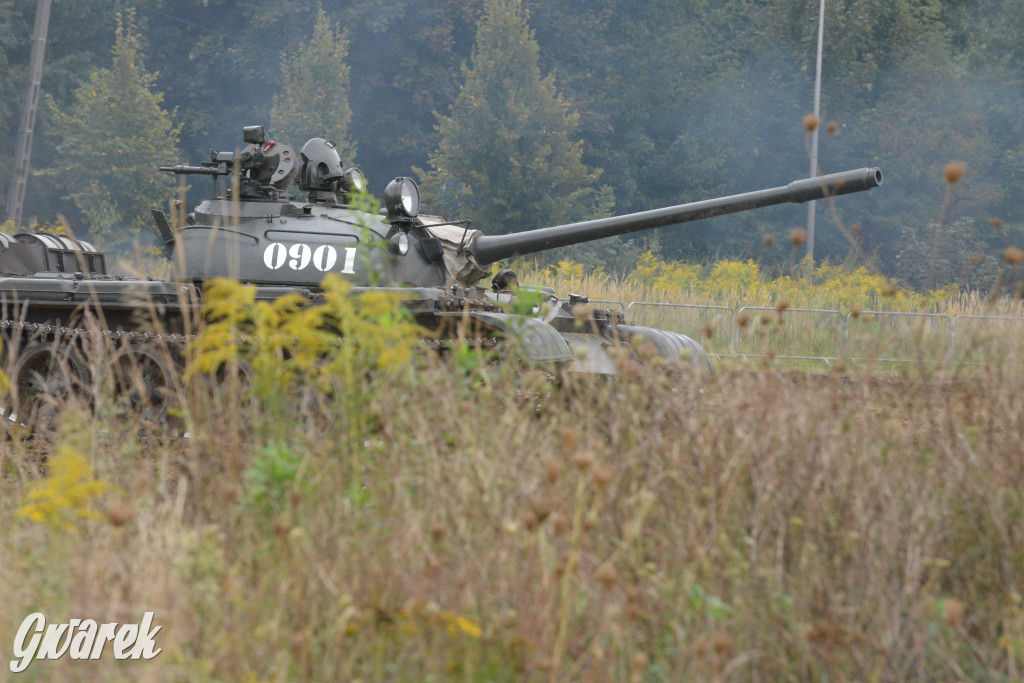 Tarnogórski Piknik Militarny z czołgiem Twardy