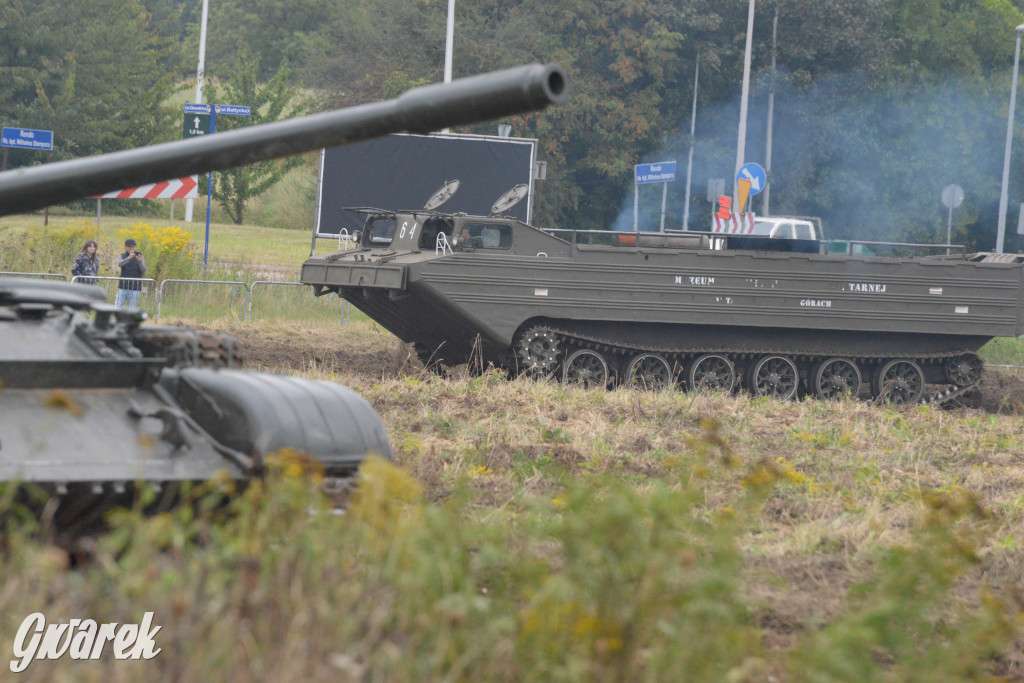Tarnogórski Piknik Militarny z czołgiem Twardy
