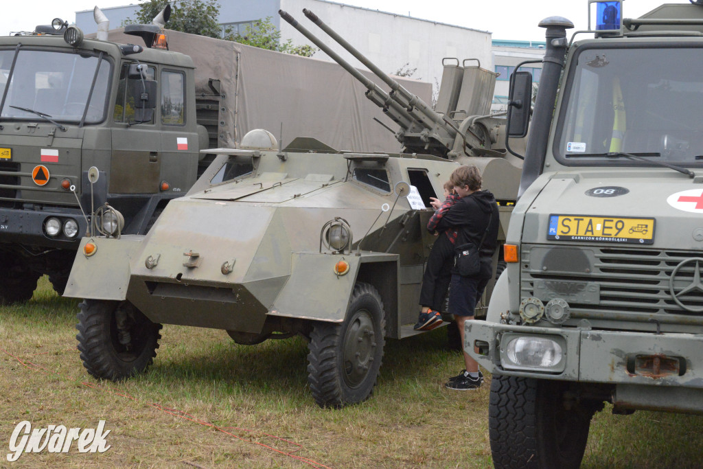 Tarnogórski Piknik Militarny z czołgiem Twardy
