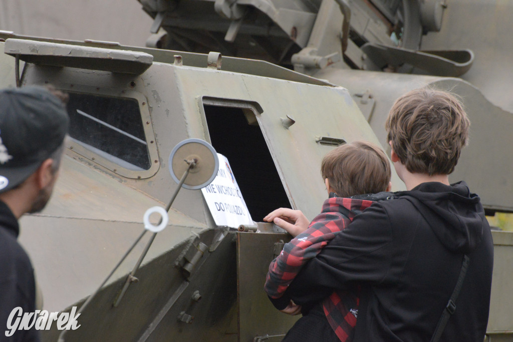 Tarnogórski Piknik Militarny z czołgiem Twardy