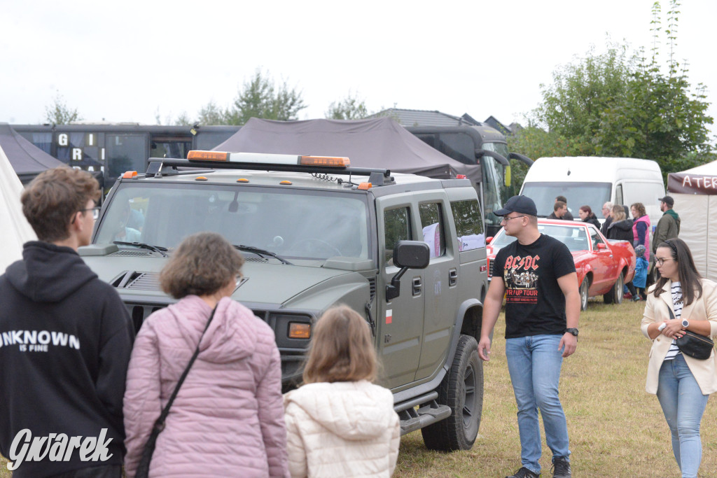 Tarnogórski Piknik Militarny z czołgiem Twardy