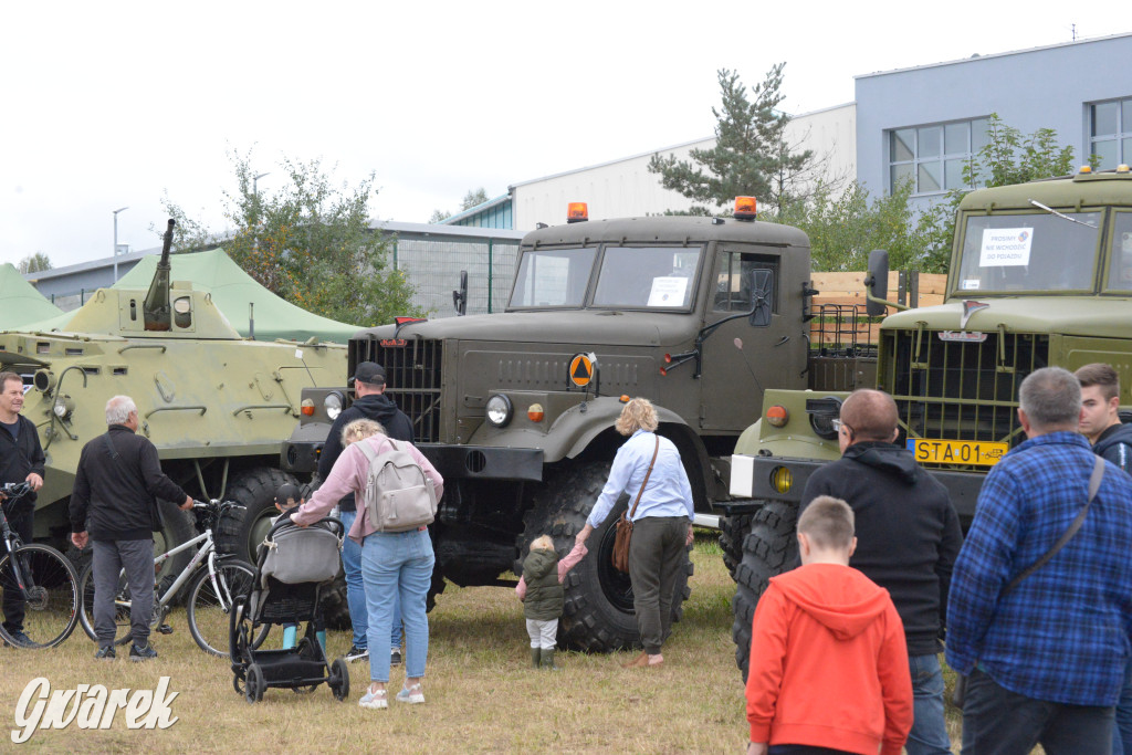 Tarnogórski Piknik Militarny z czołgiem Twardy