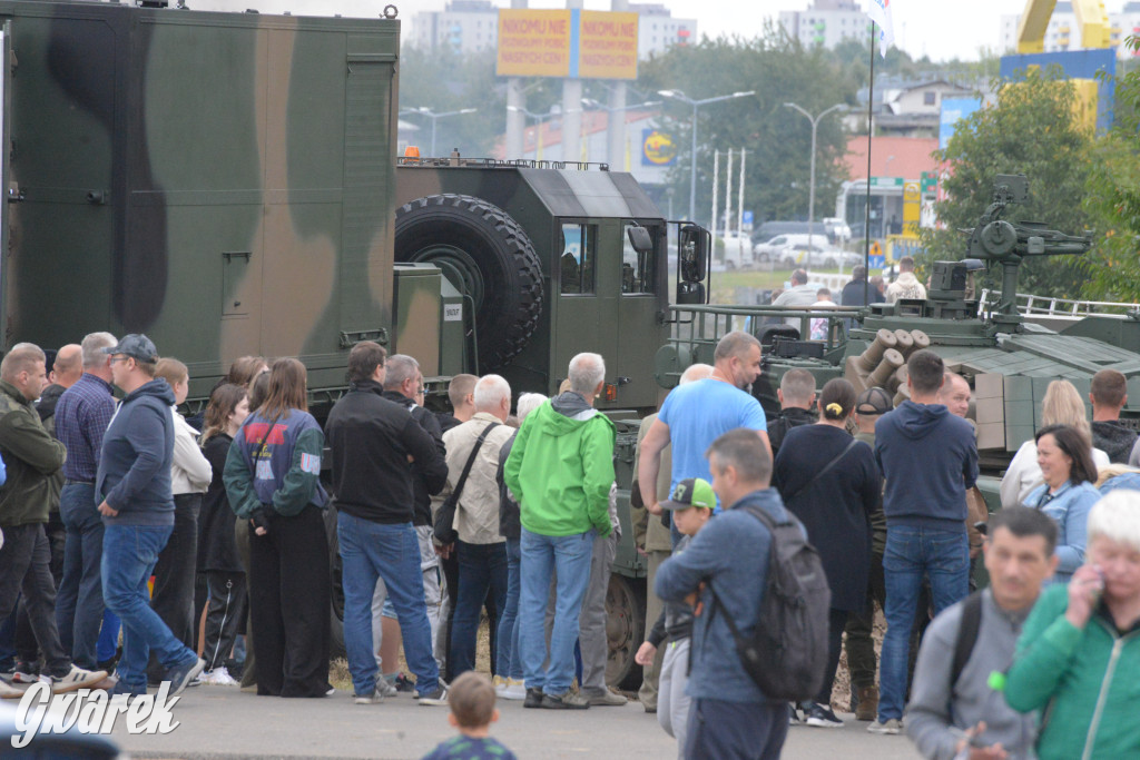 Tarnogórski Piknik Militarny z czołgiem Twardy