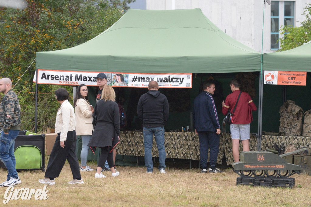 Tarnogórski Piknik Militarny z czołgiem Twardy