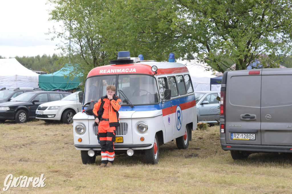 Tarnogórski Piknik Militarny z czołgiem Twardy