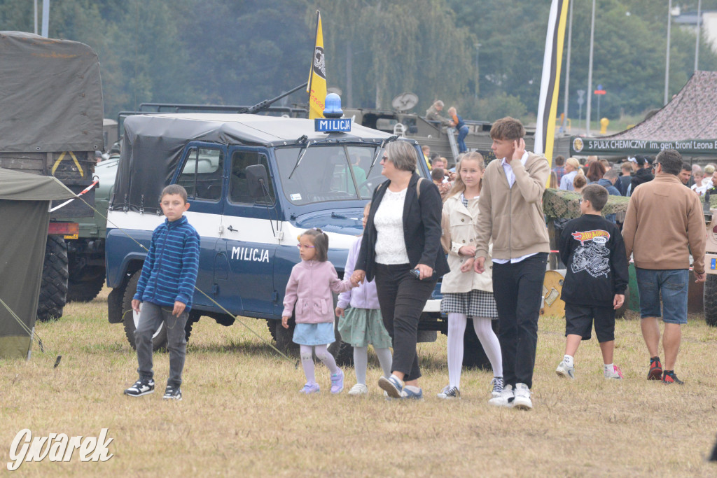 Tarnogórski Piknik Militarny z czołgiem Twardy