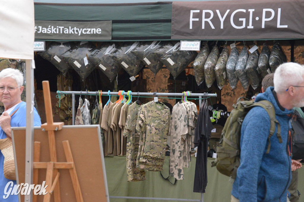 Tarnogórski Piknik Militarny z czołgiem Twardy