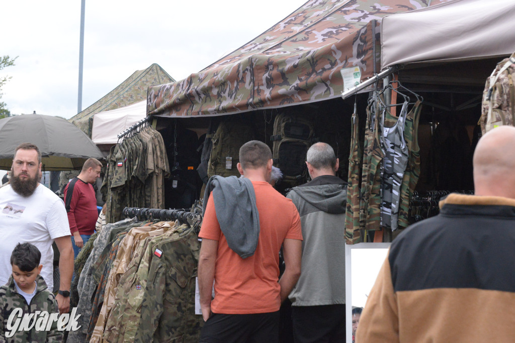 Tarnogórski Piknik Militarny z czołgiem Twardy