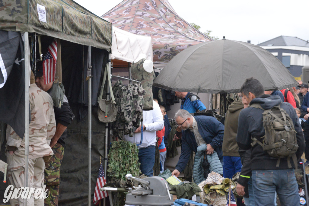 Tarnogórski Piknik Militarny z czołgiem Twardy